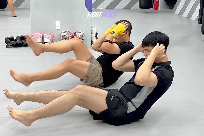 Học Boxing có lợi ích gì? 8 tác dụng đối với thể chất và tinh thần 3 Tập boxing giúp phát triển sức mạnh cơ bắp toàn thân