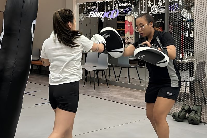 Phòng tập Boxing và Kickboxing Bình Thạnh giúp rèn thể lực, lấy lại tự tin 3 Những giá trị học viên nhận được tại Fight100