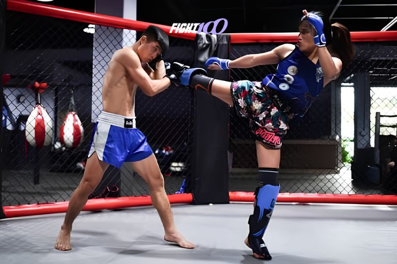 Nên chọn tập Kickboxing hay Muay Thái