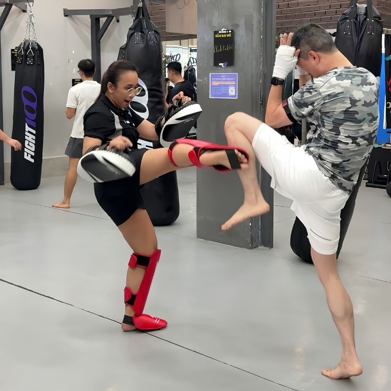 Boxing và Kickboxing khác nhau như thế nào? Nên tập boxing hay kickboxing? 6 Ưu điểm và hạn chế của kickboxing