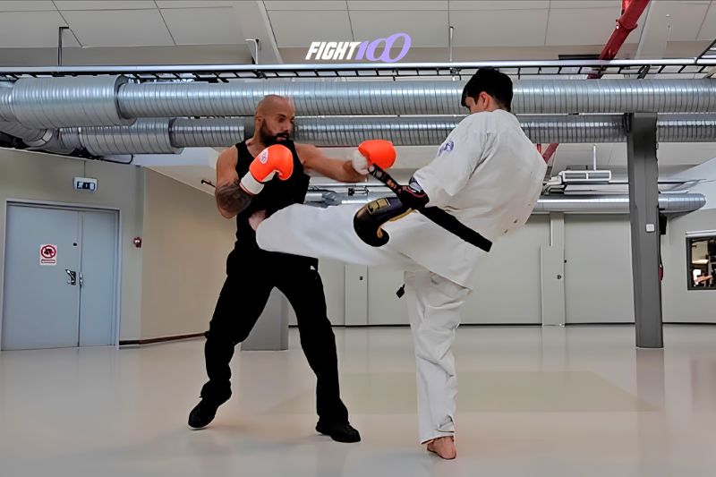 So sánh kickboxing vs karate